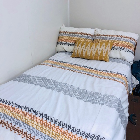 West Elm Coyuchi Organic Dobby Duvet Cover & Shams - Picture 3 of 3